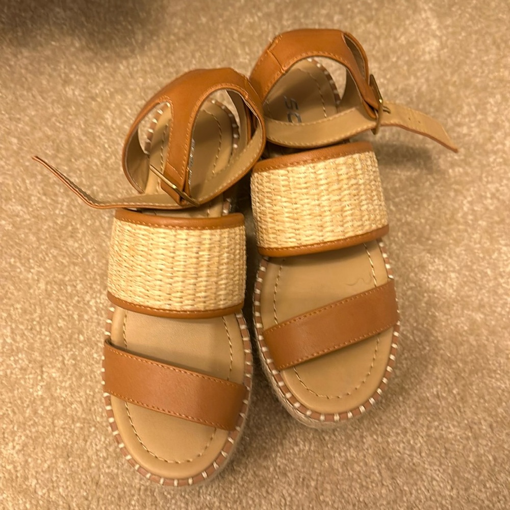 Super cute espadrille sandals